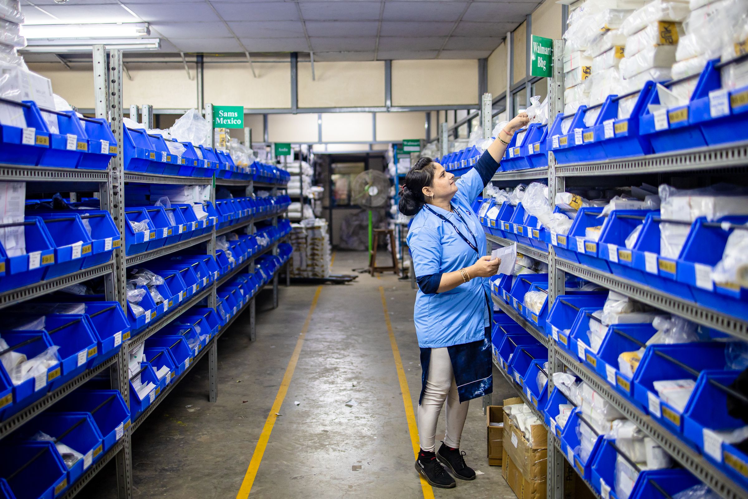 Opératrice sur le terrain — la réalité du travail avant l'automatisation